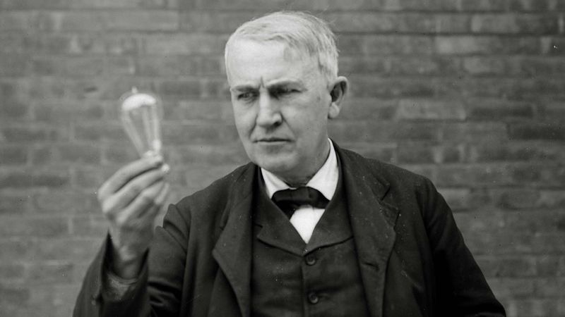 Did You Know? Who really invented the light bulb? Thomas Alva Edison&#39;s invention of the lightbulb in 1879 was actually the last step in a process that took nearly a century and relied heavily on the work of previous inventors like Humphry Davy, Warren de la Rue, William Staite, and Joseph Swan.