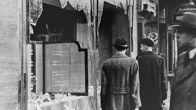 What was Kristallnacht (Night of Broken Glass)?